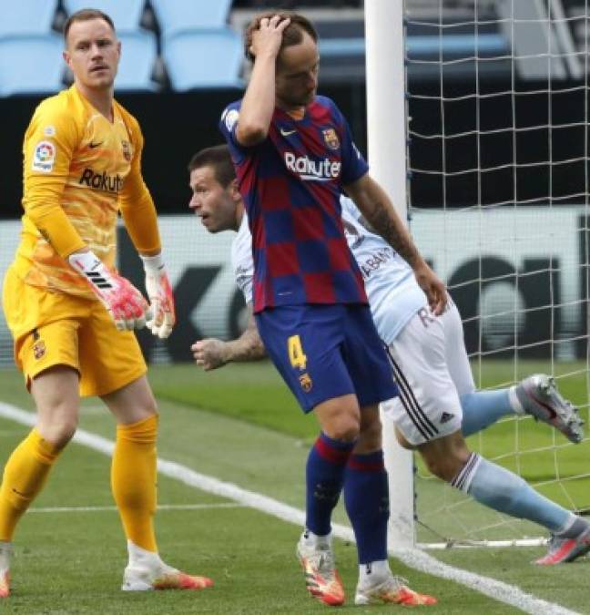 El primer gol del Celta de Vigo fue tras un error en el centro de campo del croata Rakitic. El volante y Ter Stegen reaccionaron de esta manera tras el gol encajado.