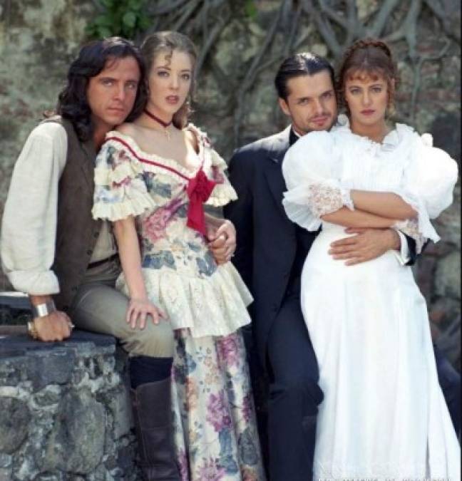 Corazón salvaje (1993)<br/><br/>La telenovela, que se ambienta a inicios del siglo XX, fue un éxito internacional.<br/><br/>González interpreta a Mónica, una delicada dama de la alta sociedad mexicana de la época, y Eduardo Palomo, a Juan del Diablo, el hijo ilegítimo de un hacendado.<br/><br/>El elenco se complementaba con las actuaciones antagónicas de Ana Colchero y Ariel López Padilla.