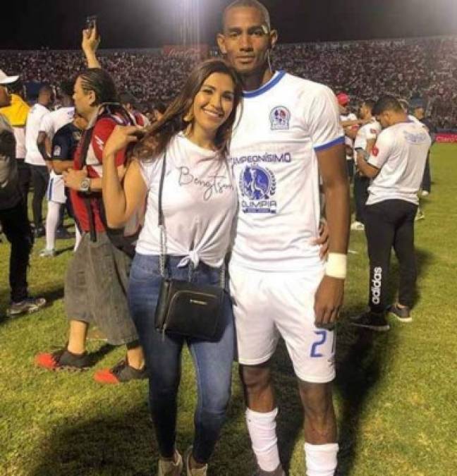 Jerry Bengtson: El delantero del Olimpia junto a su bella esposa Yarely Espinal.