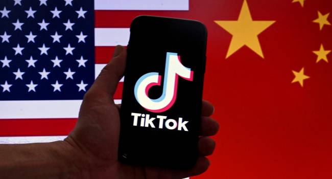 TikTok quedaría prohibido en las tiendas de aplicaciones de EE.UU. y en los “servicios de alojamiento de Internet” que lo respaldan.