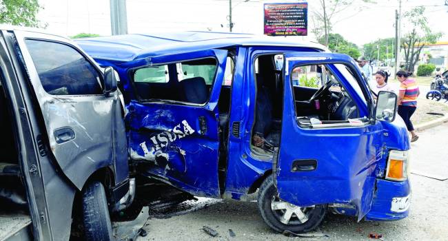 <b>Pérdidas humanas y materiales se registran cada día por la falta de conciencia de los conductores, unos 80 accidentes diarios. Fotos: Héctor Edú y Melvin Cubas</b>