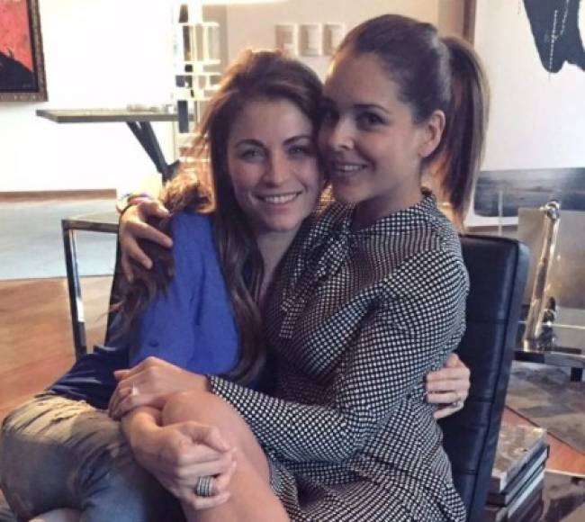 En Instagram la estrella polaco-mexicana ha estado muy activa. Aquí aparece junto a su amiga, la también actriz Grettell Valdez.