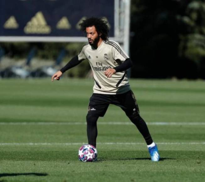 Marcelo es uno de los jugadores que más números tiene para abandonar el Real Madrid. Eso es lo que quiere el club blanco, pero el brasileño no tiene intención de marcharse fácilmente. Le queda un año de contrato y quiere cumplirlo. Foto Facebook Marcelo.