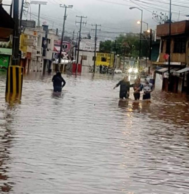 El Servicio Metereológico de México pronosticó tormentas torrenciales en Sinaloa, Nayarit y Jalisco, así como inundaciones en Durango, Michoacán y Colima.