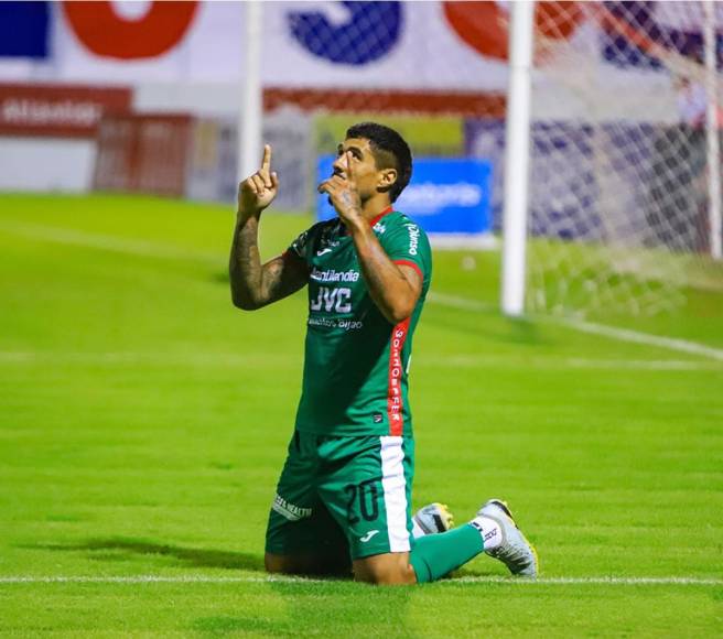 La celebración de Maximiliano Pérez tras su gol en el minuto 89 para el empate del Marathón.