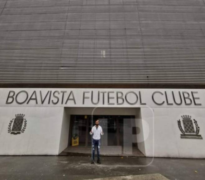 Jorge Benguché llegó la tarde de lunes en Portugal al Estadio do Bessa, casa del Boavista, club que ha confiado en fichar al delantero hondureño.