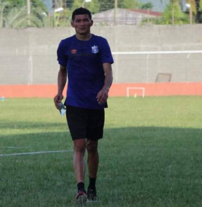 Edder Delgado: El mediocampista de contención es nuevo jugador del Honduras Progreso. Llega tras ser dado de baja en el Real España, estuvo entrenando un par de días con el Olimpia.