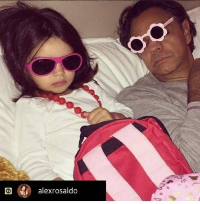 El comediante mexicano Eugenio Derbez se comporta como un niño y disfruta de las ocurrencias y travesuras junto a su hija Aitana.