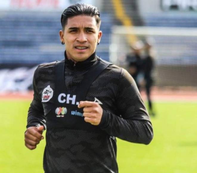 Michaell Chirinos: Luego de que Lobos BUAP vendió su categoría, el futuro del delantero hondureño es incierto, pero en la Liga de México quieren al atacante catracho. El FC Juárez, club que le compró la categoría a Lobos BUAP, quiere al atacante catracho para que comanda la zona ofensiva del equipo que jugará en la primera división de México.