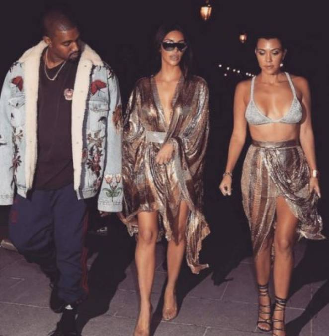 Kanye West junto a Kim Kardashian y su cuñada Kourtney Kardashian se habían mostrado muy cómodos en París.