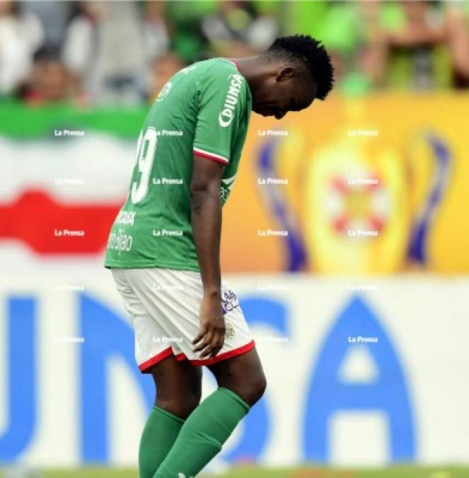 Bryan Johnson, cabizbajo al final del partido.