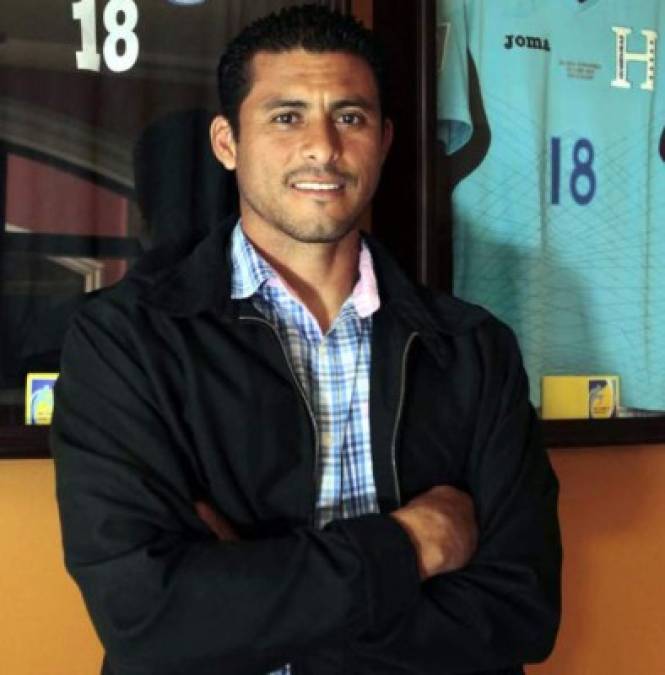 Noel Valladares: Luego de que en el 2016 anunció su retiro, en las últimas horas se ha revelado que podría volver a las canchas y jugar con el Comayagua FC de la Liga de Ascenso. El portero se encuentra en pláticas con el equipo.