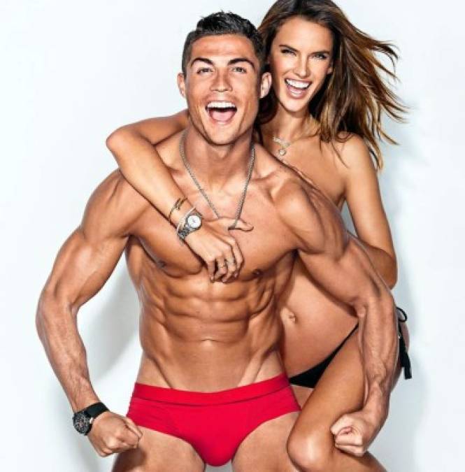 Alessandra Ambrosio y Cristiano Ronaldo también se conocen personalmente al haber trabajado juntos en la película 'El manipulador' del director Martin Scorsese.