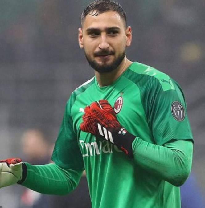 <br/>El portero Gianluigi Donnarumma finaliza su contrato con el Milan el 30 de junio de 2021 por lo que quiere cerrar su futuro lo antes posible. El meta cuenta con ofertas. La más destacada es la del PSG.<br/>