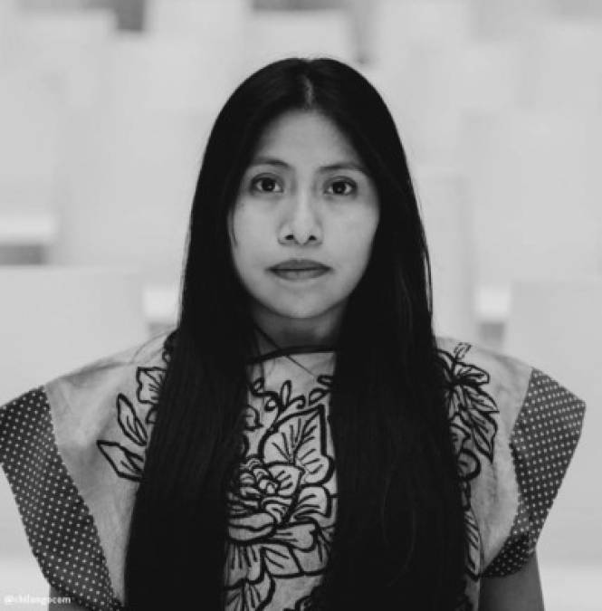 Yalitza Aparicio no tenía intención de hacer el casting, estaba simplemente acompañando a su hermana, pero esta no terminó haciendo el casting por su embarazo avanzado, y ya que la joven maestra estaba allí, hizo una primera de muchas pruebas que terminaron dándole el papel en la película del cineasta mexicano.