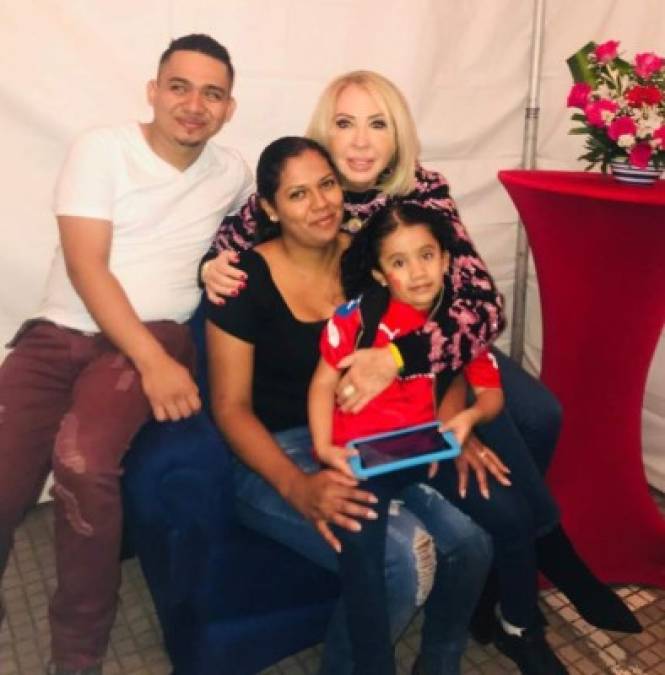 La presentadora peruana Laura Bozzo disfrutó de su visita y encantó a los hondureños con su solidaridad.