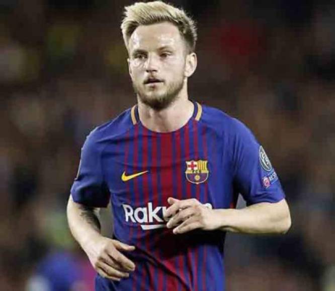 El Corriere dello Sport publica que el Inter podría retomar las conversaciones para fichar al centrocampista croata Rakitic. Además se menciona que el Manchester United anda atrás del jugador que todavía milita en el Barcelona.