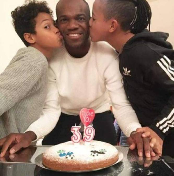 David Suazo con sus hijos disfrutan de Italia.