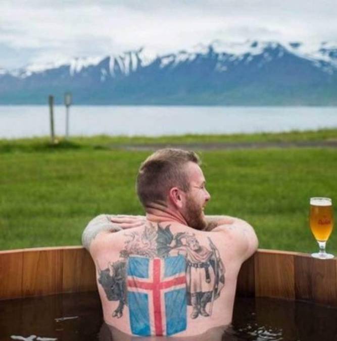 Gunnarsson procede de Akureyi, un pueblecito al norte del país considerado el cuarto centro urbano de la isla. Cerca de allí se encuentra Árskógssandur, donde el jugador posee su propia fábrica de cerveza y un spa donde esta bebida es el principal reclamo.