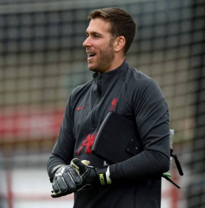 El Liverpool ha anunciado que ha extendido el contrato de Adrián San Miguel. El portero terminaba su compromiso el próximo 30 de junio, pero seguirá al menos una temporada más. Adrián llegó al Liverpool en 2019 y ha jugado desde entonces un total de 24 partidos. Foto Twitter Adrián San Miguel.