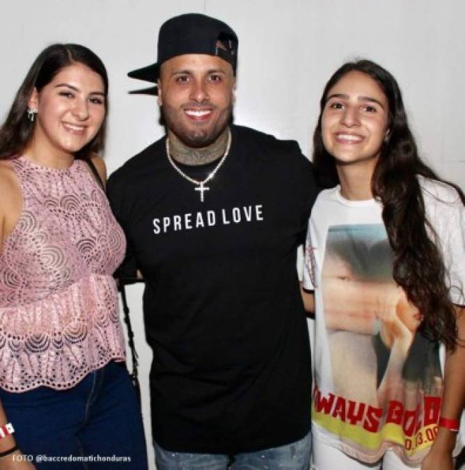 Nicky Jam tuvo la oportunidad de compartir con varios de sus seguidores hondureños.