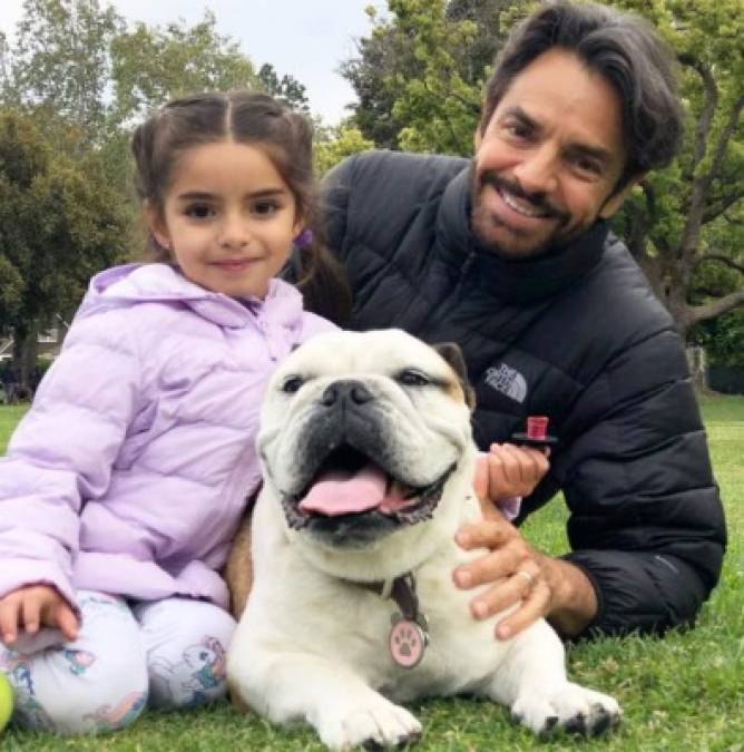 Eugenio Derbez<br/><br/>El actor y padre de cuatro, fue felicitado por su esposa Alessandra Rosaldo, con quien comparte a su hija menor, Aitana Derbez.<br/><br/>'¡Feliz Día del Padre amor mío @ederbez! Gracias por hacer de tus momentos con Aitana y Fiona una celebración de amor y diversión. Gracias por formar conmigo nuestra hermosa familia y por ser un maestro para todos los que te rodeamos, somos muy afortunadas de tenerte. Te amamos♥️♥️♥️'