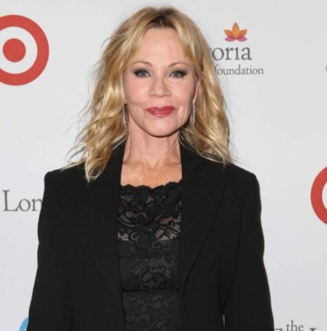 Melanie Griffith <br/><br/>En 2017 la actriz estadounidense detectó un carcinoma en la nariz.<br/><br/>'Si toman el sol, mucho sol, PROTÉJANSE. Usen bloqueador solar. Vayan al dermatólogo y hagan chequeos regulares', ánimo la actriz en sus redes mientras compartía su experiencia.