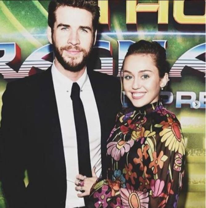 Miley y Liam Hemsworth se conocieron mientras filmaban The Last Song en 2009. Después de tres años de la relación, la pareja anunció su compromiso en junio de 2012, sin embargo se separaron en septiembre de 2013.
