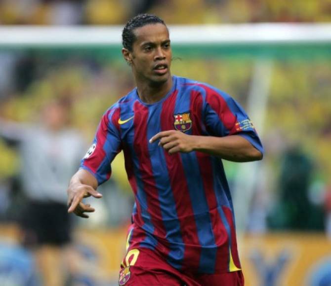 Ronaldinho, quien se inició como jugador profesional en el Gremio de Porto Alegre, también ha jugado con la selección de Brasil y los clubes París Saint-Germain, de Francia; el AC Milán, de Italia, y el Querétaro, de México, entre otros equipos, y es embajador del Fondo de las Naciones Unidas para la Infancia (UNICEF).