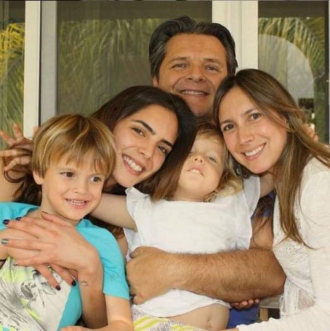 La vida le sonríe al actor mexicano Ariel López Padilla, quien disfruta pasar su tiempo con su esposa Paulina Mancilla, sus hijos Santiago y Julia y con María, la bella hija que procreó con la actriz fallecida Mariana Levy.