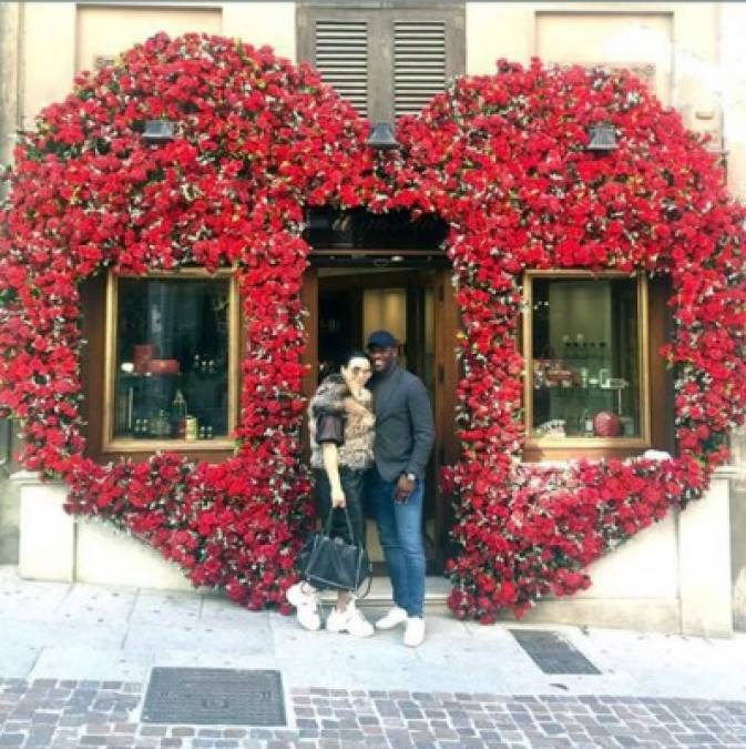El exfutbolista hondureño David Suazo celebró el Día de San Valentín y colgó esta imagen a su Instagram acompañado por su esposa italiana Elisa Secchi en Cagliari (Italia).