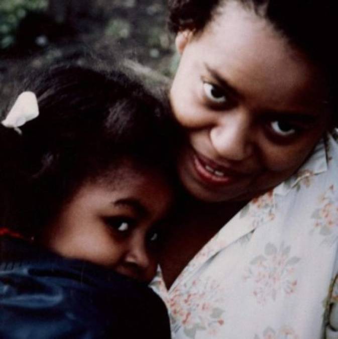 En esta imagen Michelle Obama con su madre, Marian Shields Robinson.