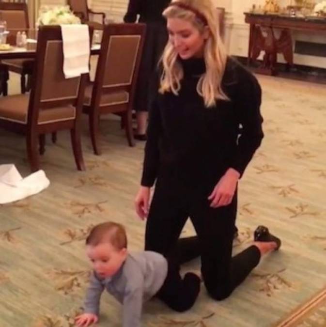 El bebé de Ivanka, Theodore, está aprendiendo a gatear en los salones de la Casa Blanca.