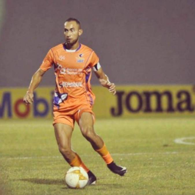 Lázaro Yánez: El futbolista de la UPN se ha dedicado a vender productos lácteos, además de papayas, rosquillas entre otros.