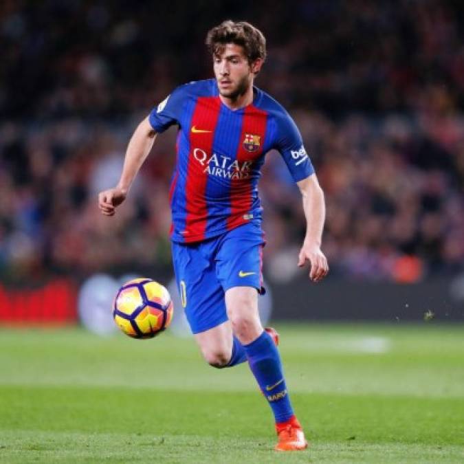 El Barcelona podría perder a uno de los jugadores más versátiles de su plantel, ya que Sergi Roberto está en la mira del Chelsea, Mónaco, Manchester United y Juventus. El futbolista perdió su lugar en el 11 inicial, motivo que podría desatar su salida del Camp Nou. Además, todavía no está claro su rol dentro del campo, ya que su puesto provisorio de lateral derecho está cubierto con Nélson Semedo y Aleix Vidal. Para desprenderse del jugador, el Barça pretende cerca de 40 millones de euros, cifra accesible para los interesados en su servicios.