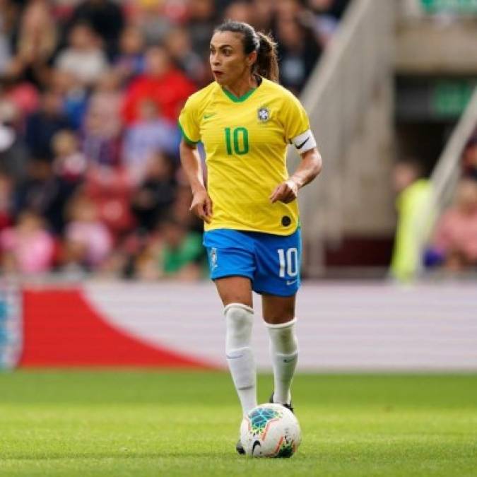 Marta cuenta ahora con 34 años y es considerada por muchos como la mejor futbolista de la historia, aunque lamentablemente se le han resistido dos grandes títulos en su exitosa trayectoria: tanto el Mundial como la medalla de oro en los Juegos Olímpicos, en ambos eventos quedando subcampeona.