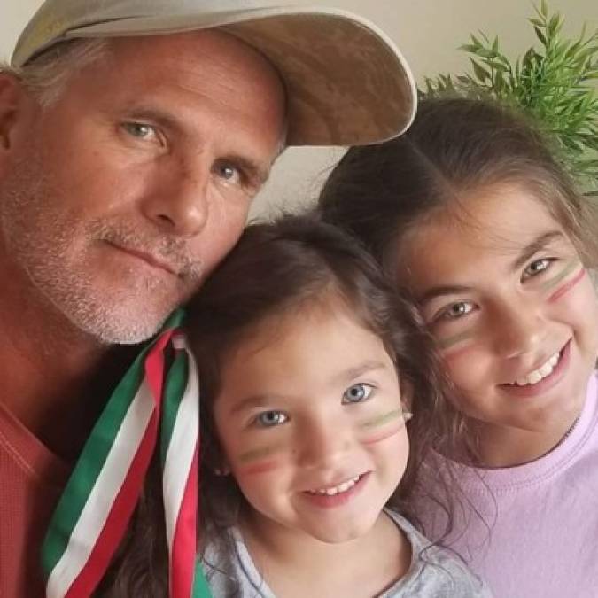 Sus hijas y su esposa son el motor que impulsa al exactor a seguir adelante en medio de la falta de trabajo que atraviesa como galán de novelas.