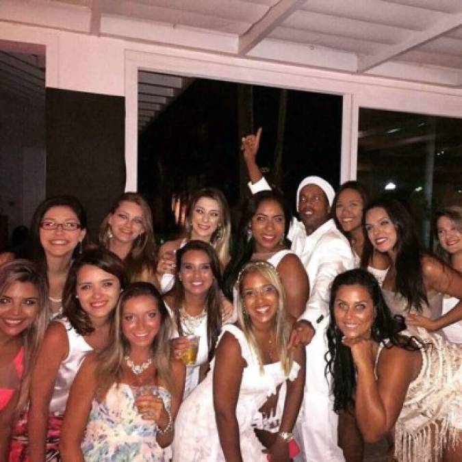 Así son las fiestas que organiza Ronaldinho.