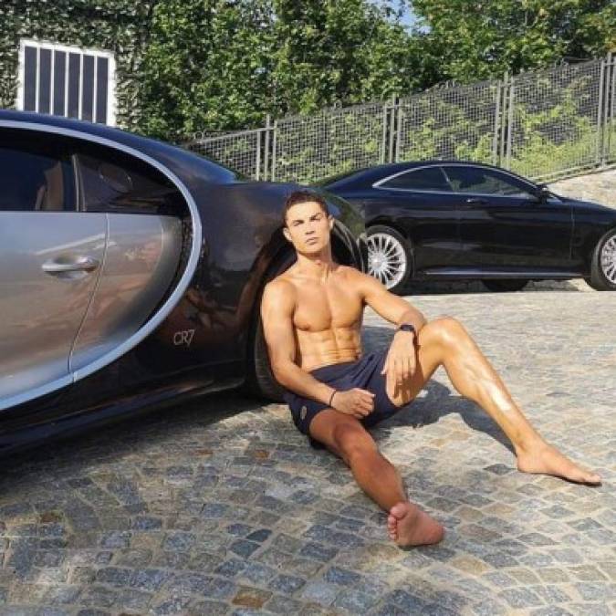Cristiano Ronaldo es un gran amante y coleccionista de los coches más exclusivos del mundo, y entre ellos especialmente de los Ferrari. Foto Instagram Cristiano Ronaldo.