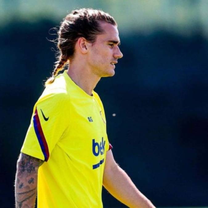 Antoine Griezmann: El delantero francés apareció en los entrenamientos del Barcelona con una peculiar trenza.