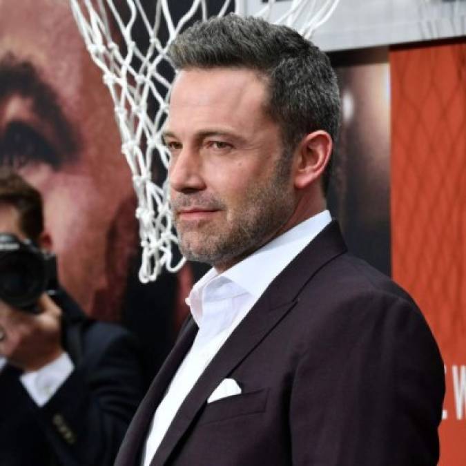 Ben Affleck ha obtenido 55 millones con títulos como 'The way back', en la piel de una antigua estrella del baloncesto caída en desgracia, y 'Su último deseo', de Netflix. El año que viene le veremos en 'Testigo de cargo', que también dirige; 'Hypnotic', al mando de Robert Rodriguez; su regreso al cine de superhéroes en 'Zack Snyder’s Justice League' y el drama 'The last duel', junto a su amigo Matt Damon y bajo la dirección de Ridley Scott.