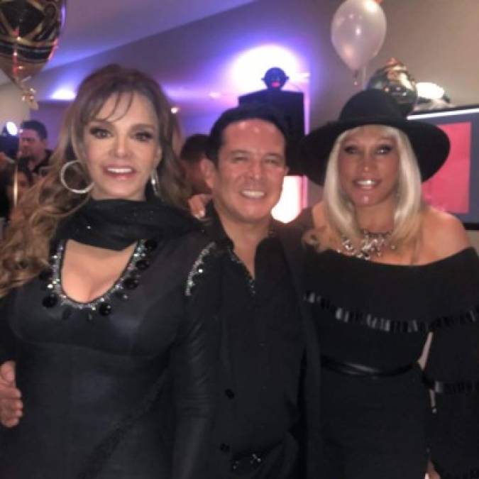 El periodista Gustavo Adolfo Infante publicó dos fotos en sus redes, donde aparece junto a Lucía y otras personalidades de la farándula, como Laura León.<br/>