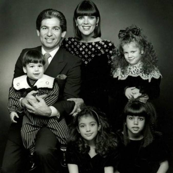 Fue la segunda de cuatro hermanos: Kourtney Mary (1979), Khloé Alexandra (1984) y Robert Arthur (1987), quienes desde pequeños vivieron una vida repleta de lujos en Beverly Hills.