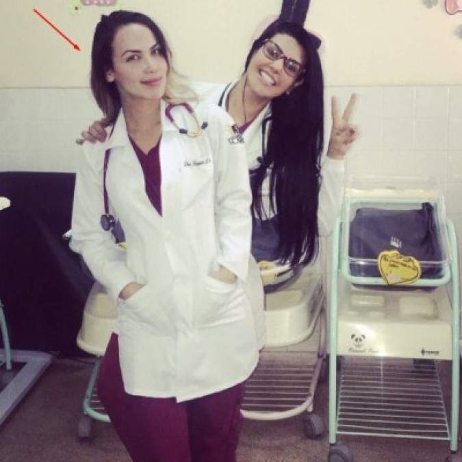 Rayane estudió medicina, profesión que ha podido ejercer en Bolivia, país en el que reside actualmente.<br/>