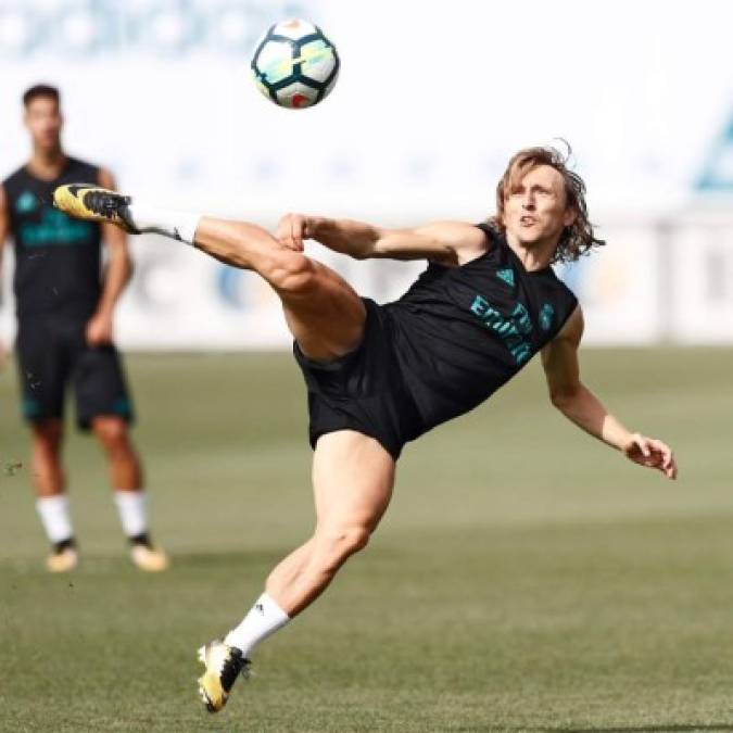 El croata Luka Modric acompañará a Casemiro. Recordemos que Toni Kroos y Mateo Kovacic están lesionados.