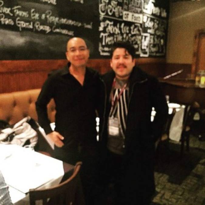 El director de cine tailandés, Apichatpong Weerasethakul junto al hondureño, Jurek Jablonicky.