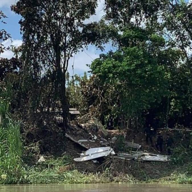 La aeronave realizaba 'maniobras para aterrizar en la pista clandestina' de Alta Verapaz cuando se estrelló según los radares guatemaltecos, provocando la muerte de sus dos tripulantes, puntualizó el Ejército en su nota de prensa.