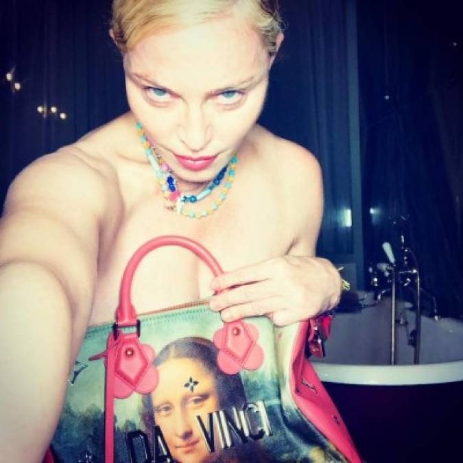 ¡Qué ojos Madonna! Sus seguidores están encantados porque al fin una red social como instagram le ha dado mayor cercanía. La vida en instagram, sería un título para describir a la Reina del pop en la red.