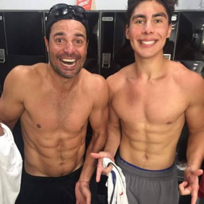 Chayanne en una foto con su hijo. Como dice el dicho: De tal palo, tal astilla.