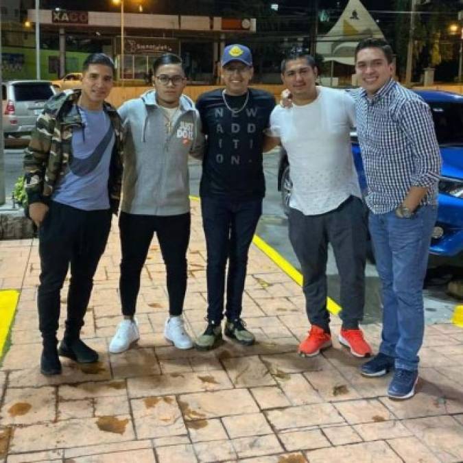 Michaell Chirinos: El delantero del Vancouver de la MLS es otro de los que ya comenzó a disfrutar de sus vacaciones. El atacante se encuentra en Tegucigalpa y ha disfrutado de sus días libres al lado de sus amistades.